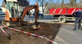 Remonty parkingów, nowe miejsca parkingowe i szlaban (zdjęcia)