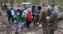 W ramach akcji Łączą nas drzewa posadzili setki dębów szypułkowych (wideo + zdjęcia)