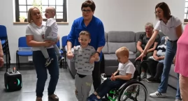 Przedszkolaki z Niebieskiej Przystani u seniorów (wi&hellip;