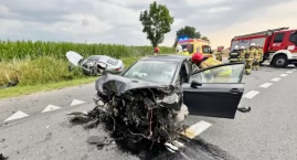 Zderzenie skody z seatem na krajowej 15 w Wylatowie