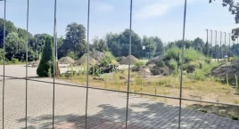 Jak posadowić halę przy SP 2 w Mogilnie. Po odwiertach geologicznych, trwają badania próbek gruntu