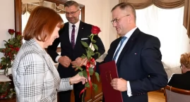 Kto z nauczycieli otrzymał nagrody: starosty mogileńskiego, burmistrza Strzelna, wójta Orchowa i wójta Jezior Wielkich? (zdjęcia z Jezior Wielkich)
