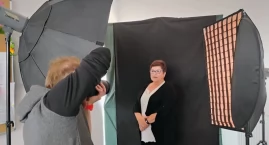 Piękno dojrzałości - sesja zdjęciowa seniorów w Magazynie Zbożowym GS