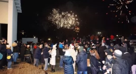Tak bawili się mieszkańcy w mogileńskim parku, witając 2025 rok (zdjęcia)