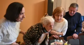   Dwieście lat – usłyszała Aniela Słowińska z Woli Kożuszkowej w dniu swoich 100. urodzin (film + zdjęcia)