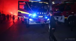 Rozświetlone niebo nad Gębicami. Tak witano nowy wóz ratowniczo-gaśniczy (film + zdjęcia)