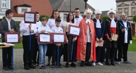 3 maja świętowali na strzeleńskim rynku (film + zdjęcia)