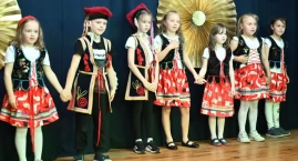 Wiersze, piosenki i krakowiak dla mam z gminy Orchowo (film + zdjęcia)