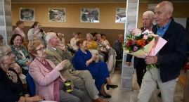 Absolwenci trzech klas Technikum Ekonomicznego sprzed 55 lat wspominali młodzieńcze lata (film + zdjęcia)