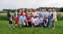 Klasa IVa z Liceum Ogólnokształcącego w Trzemesznie spotkała się 42 lata po maturze, by świętować 60. urodziny kolegów z klasy (zdjęcia)