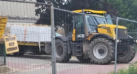 Rozmowy w ratuszu po zejściu firmy z budowy hali przy SP 2. Pokojowa atmosfera, przedstawienie stanowisk - w środę kontynuacja rozmów