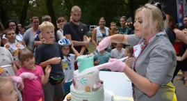 Fontanna czekolady, ciągnące się krówki, zimne lody, orzeźwiająca lemoniada, setki pysznych słodyczy i spora dawka muzyki (film + zdjęcia)