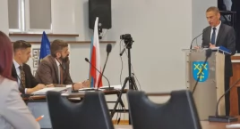 Skąd gmina ma wziąć ponad 20 milionów złotych, by spłacić balon, skatepark, trawiaste boisko oraz kryte boiska do tenisa i squasha?