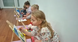 Przedszkolaki w Trzemesznie malowały obrazy inspirowane wystawą Marcelego Koniecznego (zdjęcia)