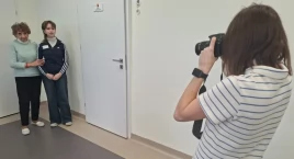 Warsztaty międzypokoleniowe w Trzemesznie: Fociarnia – od portretu po mema (zdjęcia)