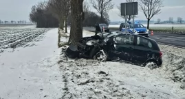 Wtorek, 13 stycznia - dachowanie toyoty na drodze krajowej niedaleko Sławska Dolnego
