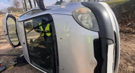 W wypadku na drodze powiatowej w Olszy uczestniczyli kierujący BMW, mercedesem i toyotą yaris
