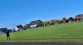Zjednoczeni Trzemeszno przegrali z Meblorz Swarzędz 0:9. Wciąż mają 3 punkty w tabeli ligowej (zdjęcia)