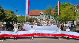 Dzień Flagi Rzeczypospolitej Polskiej w Trzemesznie obchodzono różnorodnie (film + zdjęcia)