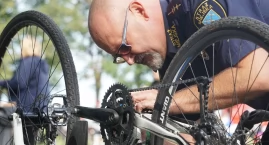 Policjanci i miejscy strażnicy bezpłatnie oznakują twój rower (sprawdź terminy)