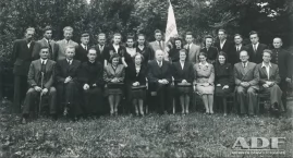 Zdjęcie przedstawia: 16 maturzystów Akademii Trzemeszeńskiej 1948 roku (zdjęcia)