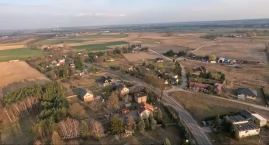 Zdjęcie przedstawia: Zamiast 490 m chodnika na drodze powiatowej z Trzemeszna do Zielenia będzie 292,5 m. Co dalej? (zdjęcia)