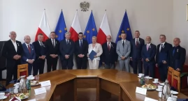 Zdjęcie przedstawia: Burmistrz Strzelna Dariusz Chudziński odznaczony za zasługi dla samorządu terytorialnego