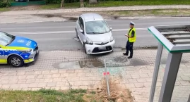 Toyota zaparkowana na Sójczym Wzgórzu stoczyła się z&hellip;