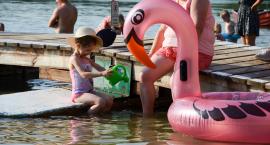 Plaża w Gołąbkach oblegana przez rodziny z dziećmi (galeria)