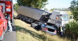 Sucharzewo: zderzenie ciężarówki z osobówką. Kierowca mercedesa zabrany do szpitala helikopterem