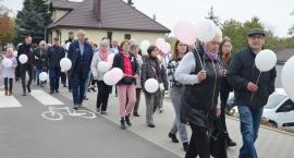 Dzień Różowej Wstążki. Barwny przemarsz ulicami Mogilna. Wręczono nagrody w konkursie plastycznym (zdjęcia)