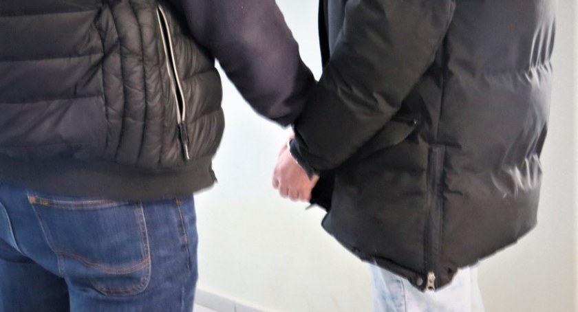 Przegrał na automatach i chciał odzyskać pieniądze. Odpowie za rozbój