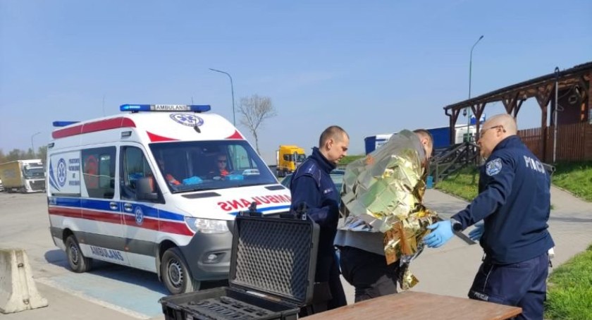 Dolnośląscy policjanci udzielili pomocy mężczyźnie z rozległym zawałem