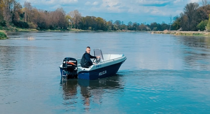 Łódź patrolowa trafiła do policjantów z sąsiedniego powiatu