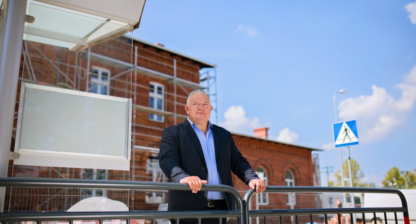 Burmistrz chwali się wymienionym oświetleniem
