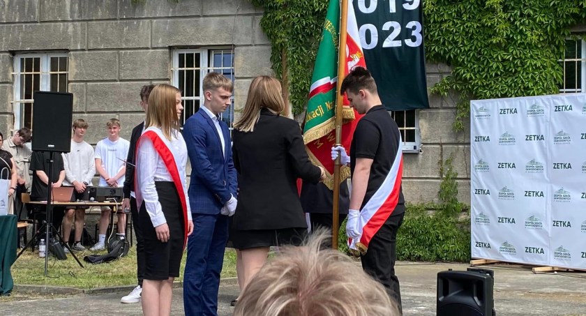 Dolnobrzeski zespół szkół pożegnał absolwentów