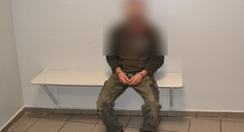 Poszukiwany, pijany i na zakazie zmusił policjanta do ucieczki z drogi