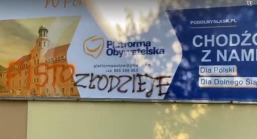Zniszczony billboard Platformy Obywatelskiej w Wołowie!