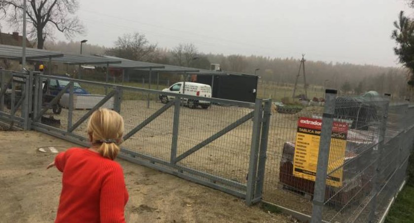  Uciążliwy sąsiad nęka panią Irenę od lat 