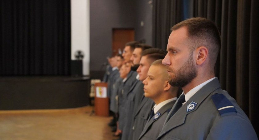 Święto policji. Awanse i wyróżnienia wołowskich funkcjonariuszy [NAZWISKA, ZDJĘCIA]