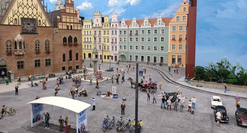 Polecamy miejsca na krótki wakacyjny wypad z dziećmi! Kolejkowo w Skytower i świetne wystawy [zdjęcia]