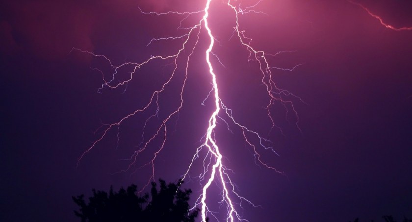 Meteorolodzy ostrzegają przed burzą i gradem