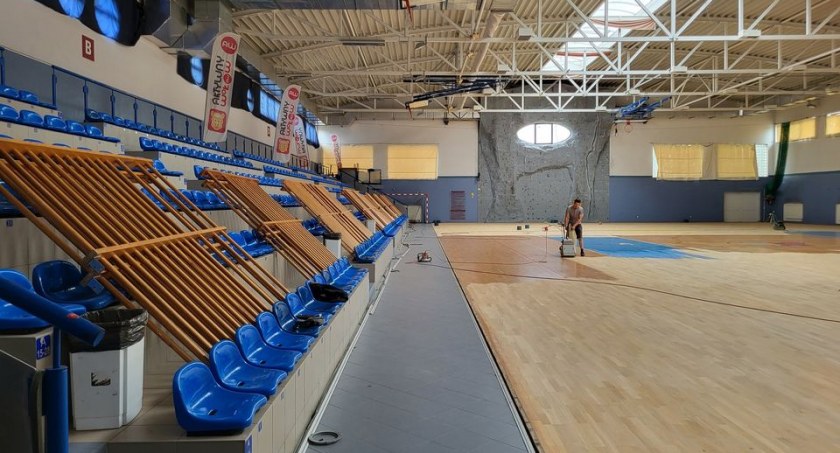 Trwają prace w wołowskiej hali sportowej