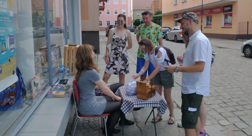 Wzięli udział w grze terenowej i rozbili bank