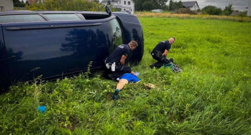 Uciekał przed policją i spowodował kolizję drogową. Okazało się, że jechał skradzionym samochodem