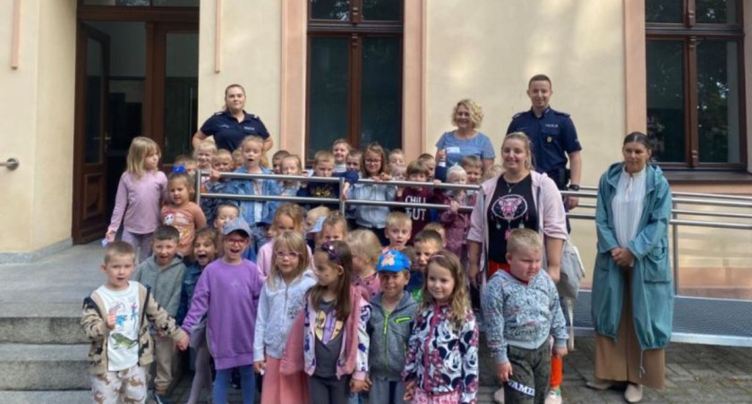 Przedszkolaki z wizytą w wołowskiej komendzie