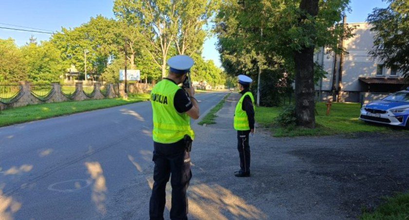 Sprawcy wykroczeń drogowych ukarani przez policjantów