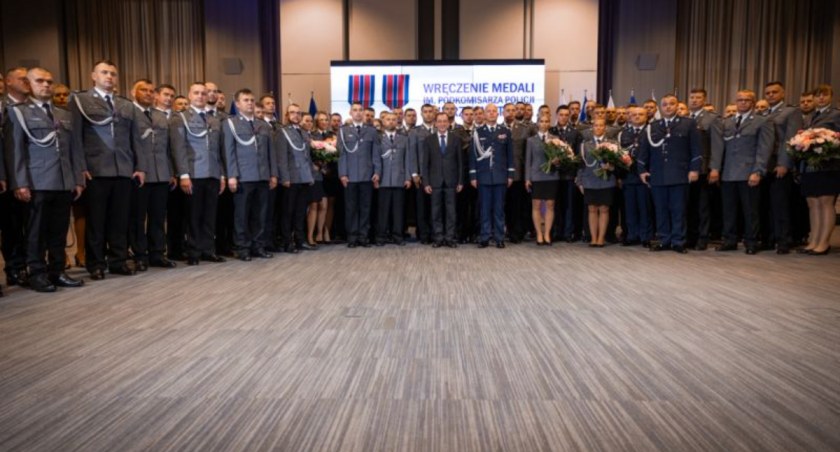 Dwóch dolnobrzeskich policjantów z nagrodą specjalną za uratowanie życia