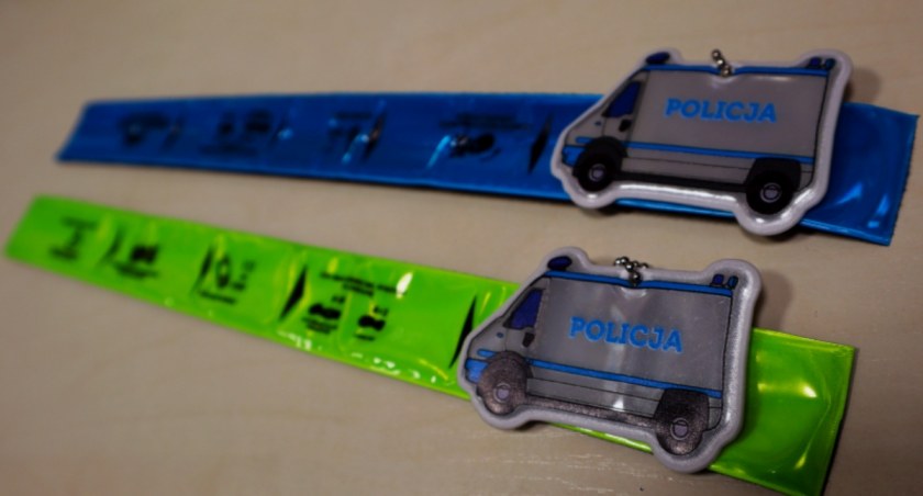 Policja w Wołowie: odblaski zmniejszają ryzyko wypadku