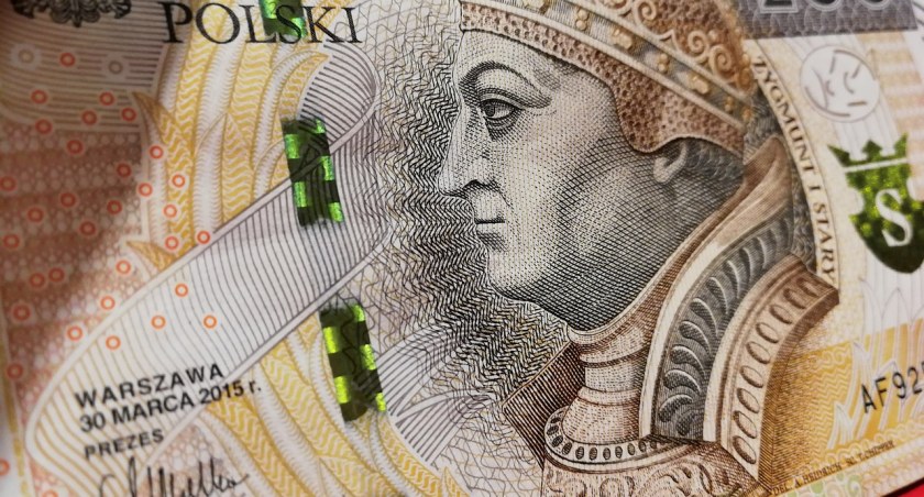 Był napad na bank. Policja prosi świadków o pomoc